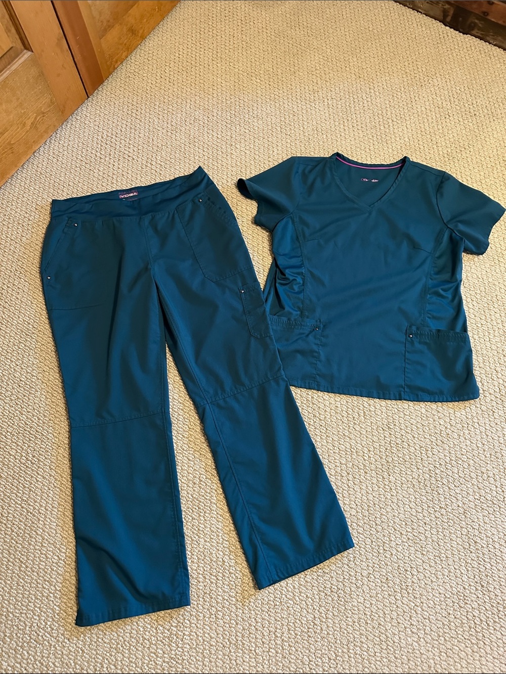 Healing Hands Yoga scrub set L pants XL top Teal in color